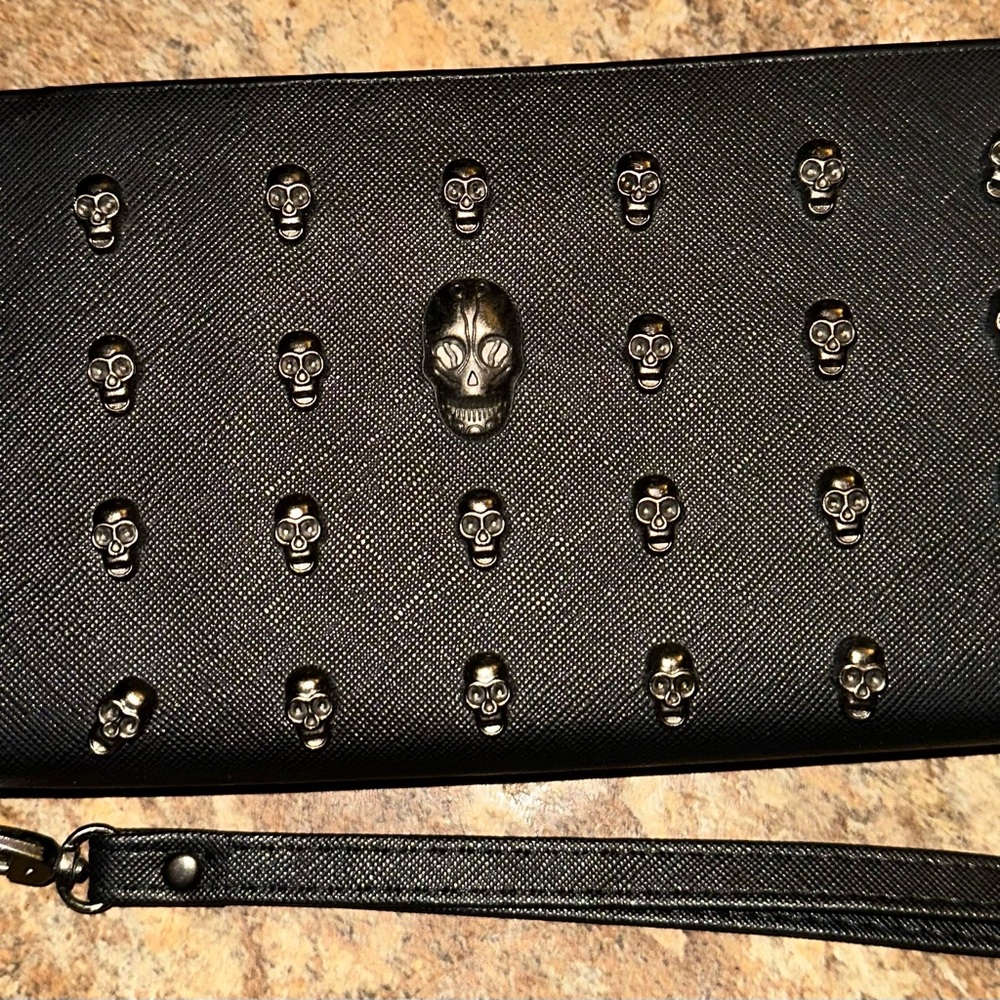 NWOT Thomas Wylde Black Wallet/Wristlet with Skull Accents